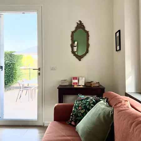 Apartmán The Beekeeper, Country Escape With Terrace & Bike Near Parma