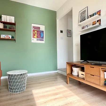 The Beekeeper, Country Escape With Terrace & Bike Near Parma Apartman *