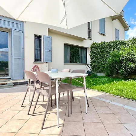 The Beekeeper, Country Escape & Terrace Near Parma