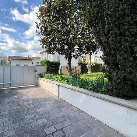 The Beekeeper, Country Escape & Terrace Near Parma