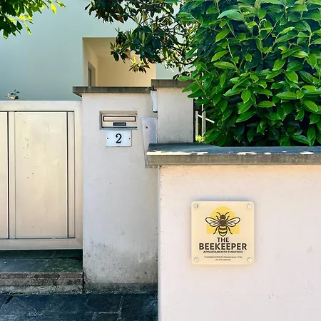 The Beekeeper, Country Escape & Terrace Near Parma Basilicanova