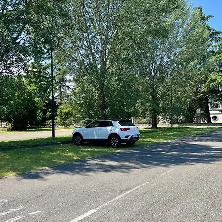 The Beekeeper, Country Escape & Terrace Near Parma Basilicanova