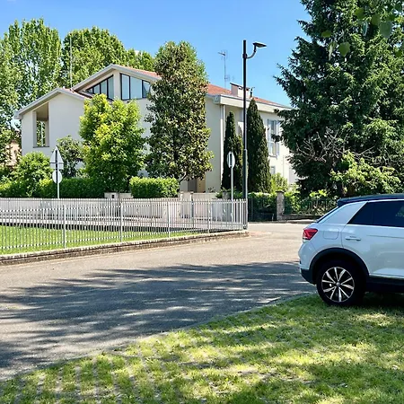 Apartmán The Beekeeper, Country Escape With Terrace & Bike Near Parma