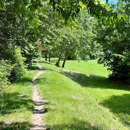 Apartmán The Beekeeper, Country Escape With Terrace & Bike Near Parma *