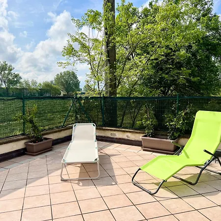 The Beekeeper, Country Escape & Terrace Near Parma Basilicanova