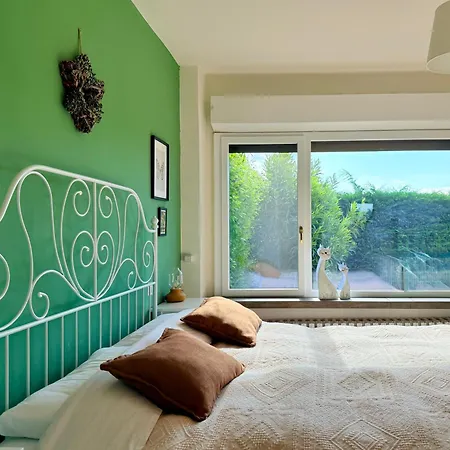 The Beekeeper, Country Escape With Terrace & Bike Near Parma *