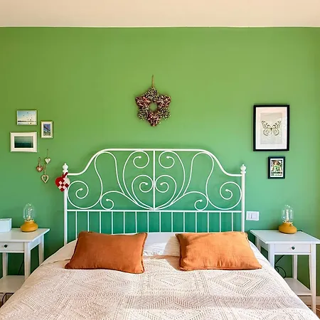 Apartmán The Beekeeper, Country Escape With Terrace & Bike Near Parma Basilicanova
