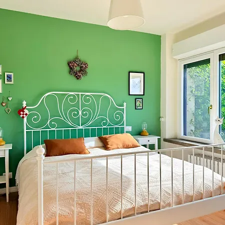 Apartmán The Beekeeper, Country Escape With Terrace & Bike Near Parma Basilicanova