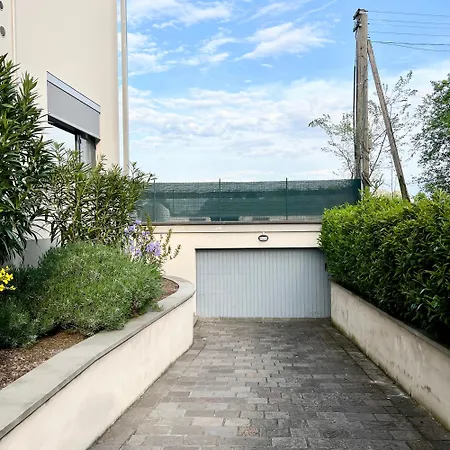 Apartmán The Beekeeper, Country Escape With Terrace & Bike Near Parma Basilicanova