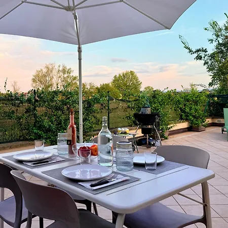 Apartmán The Beekeeper, Country Escape With Terrace & Bike Near Parma