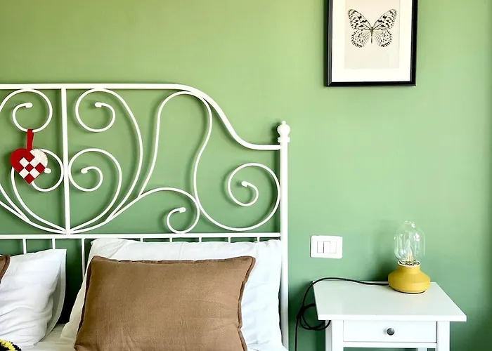 The Beekeeper, Country Escape & Terrace Near Parma