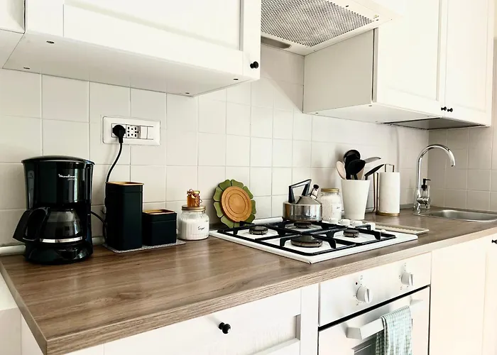 The Beekeeper, Country Escape & Terrace Near Parma