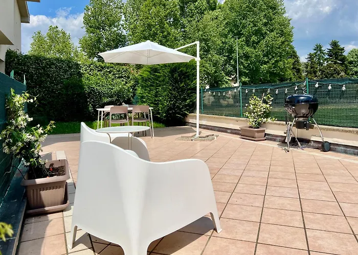 아파트 The Beekeeper, Country Escape & Terrace Near Parma Basilicanova