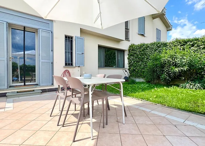 The Beekeeper, Country Escape & Terrace Near Parma