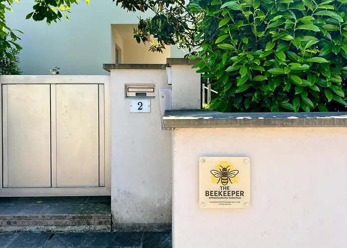 The Beekeeper, Country Escape & Terrace Near Parma Basilicanova