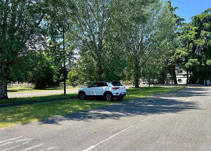 The Beekeeper, Country Escape & Terrace Near Parma Basilicanova