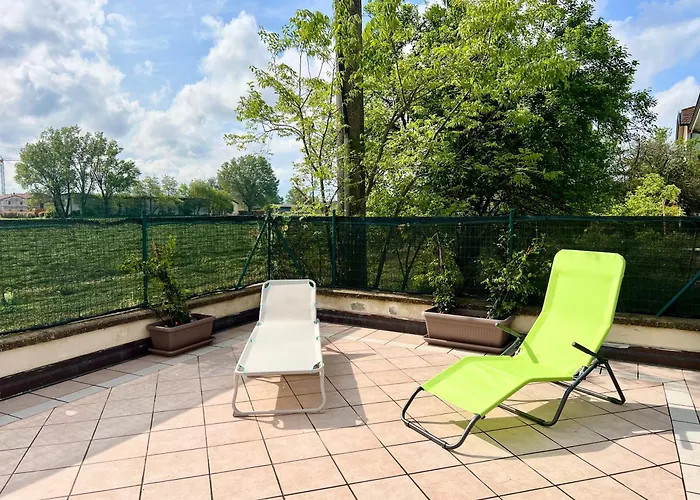 The Beekeeper, Country Escape & Terrace Near Parma Basilicanova